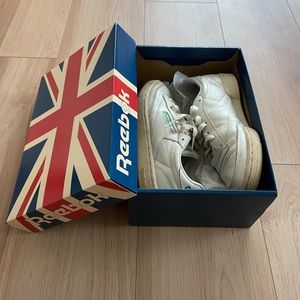 Reebok women’s Club C vintage sneakers in chalk/green